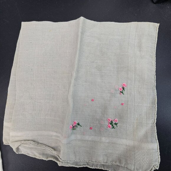 Vintage Handkerchief Lot With Floral Embroidery Cross-Stitch CM2041 - Picture 7 of 10